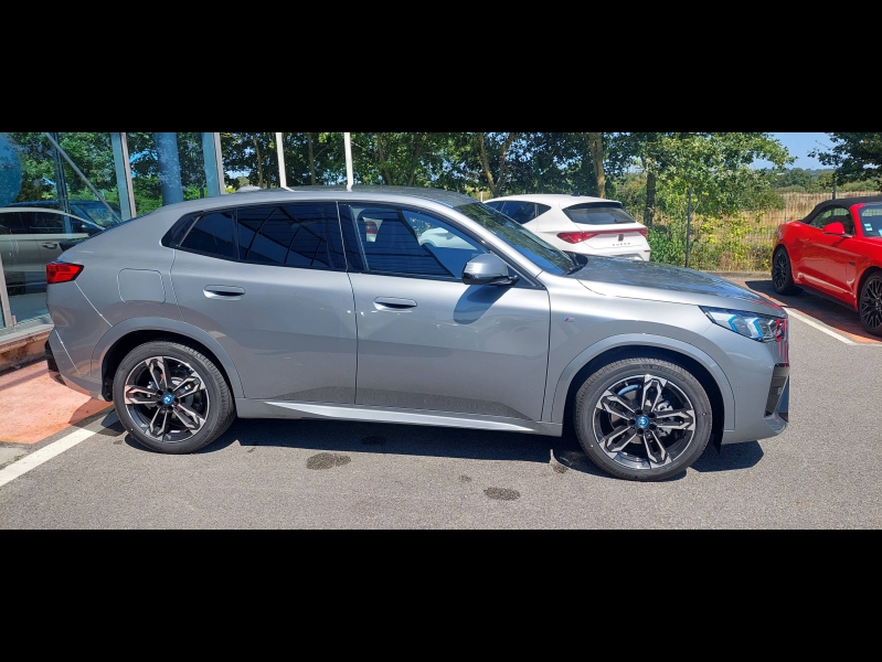 iX2 eDrive20 204ch M Sport