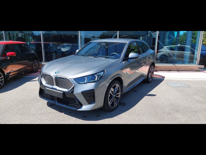 iX2 eDrive20 204ch M Sport