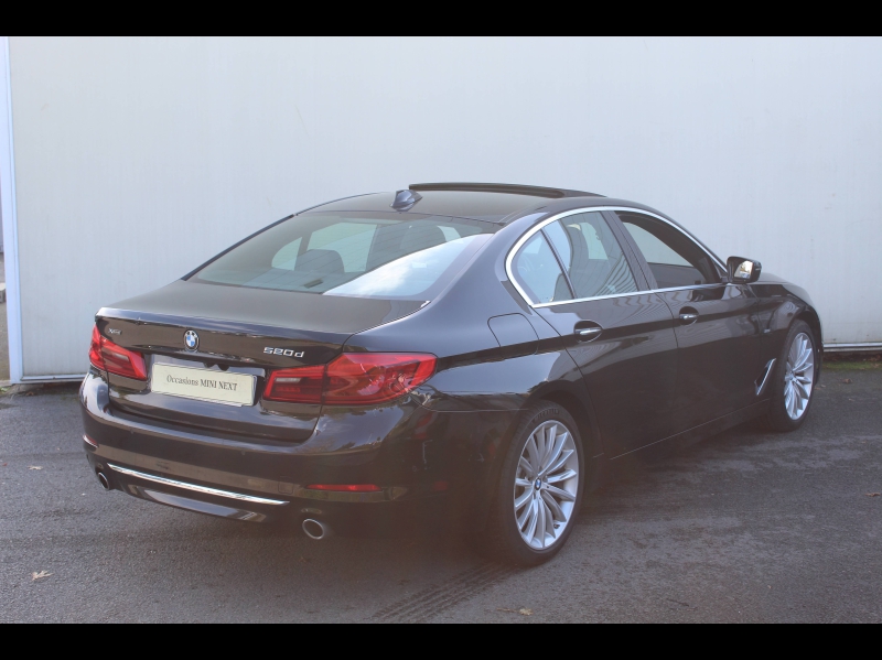 520dA xDrive 190ch Luxury