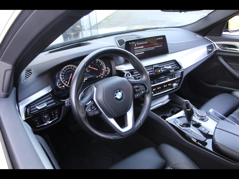 520dA xDrive 190ch Luxury